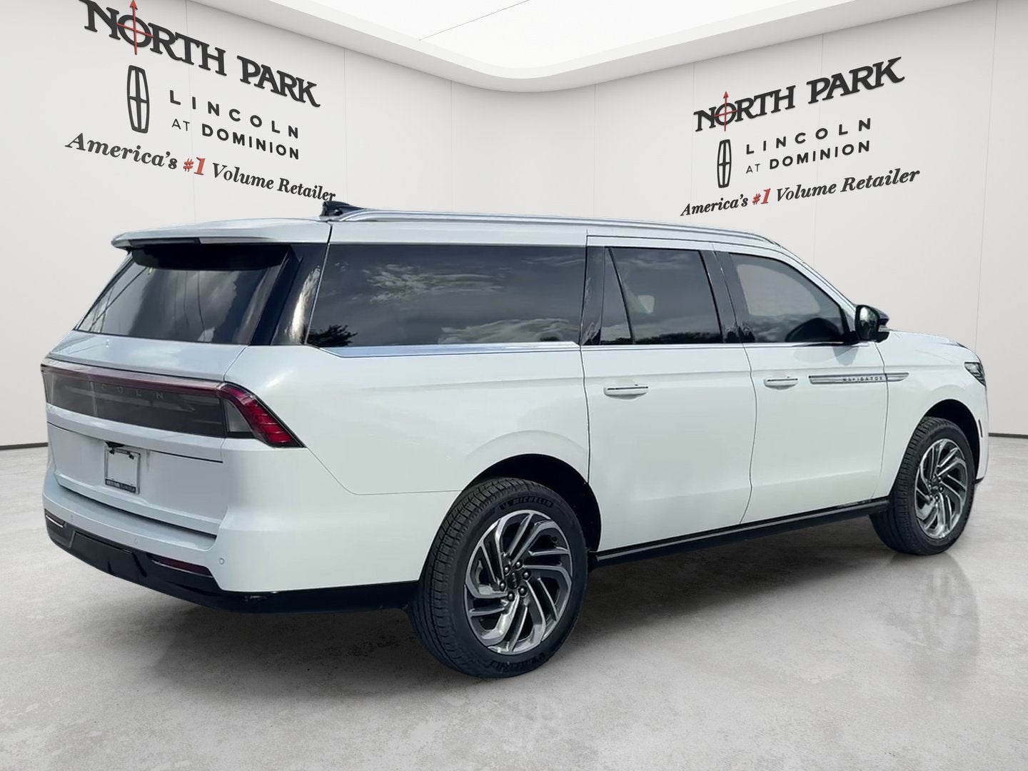 2027 Lincoln Navigator L Reserve