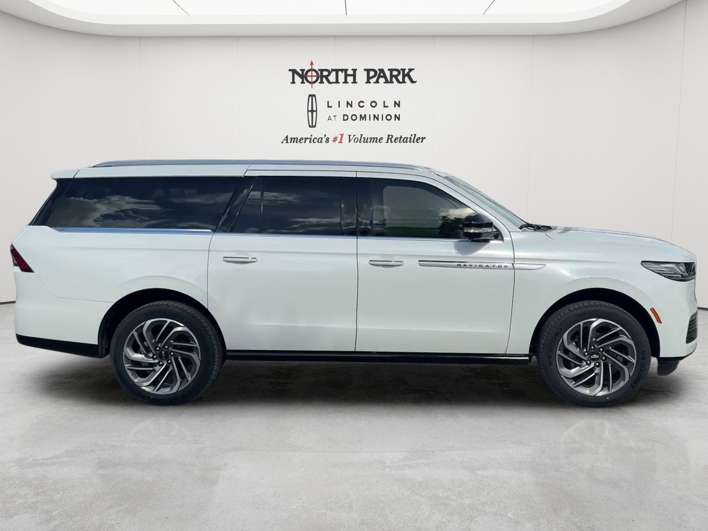 2027 Lincoln Navigator L Reserve