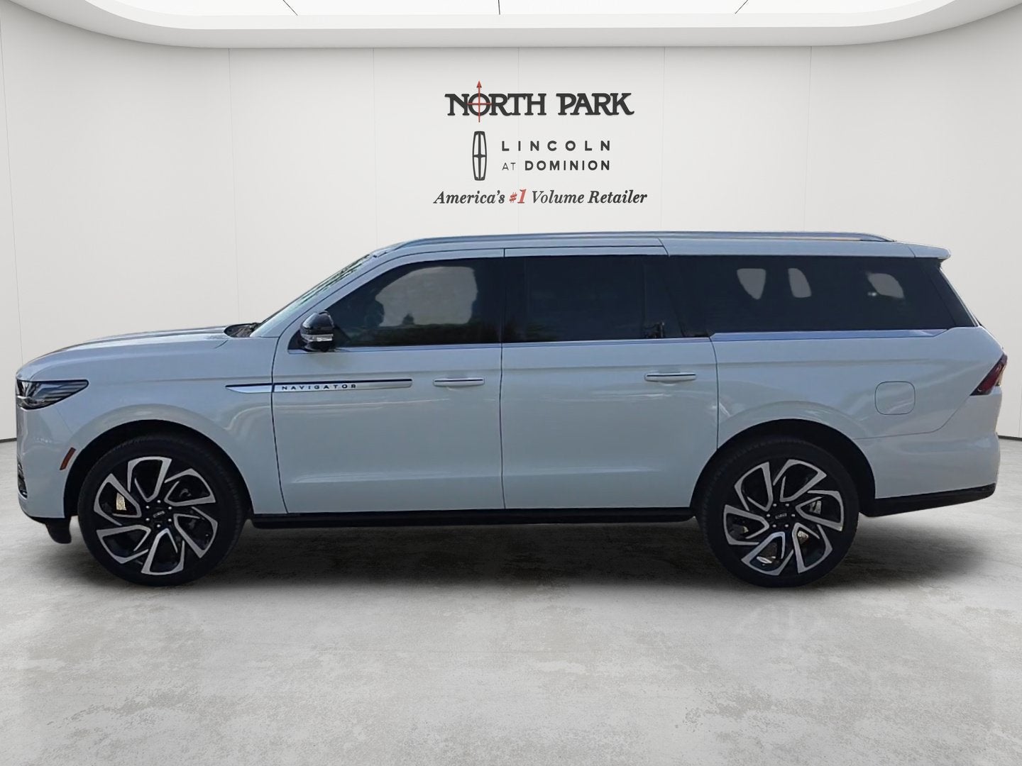 2027 Lincoln Navigator L Reserve