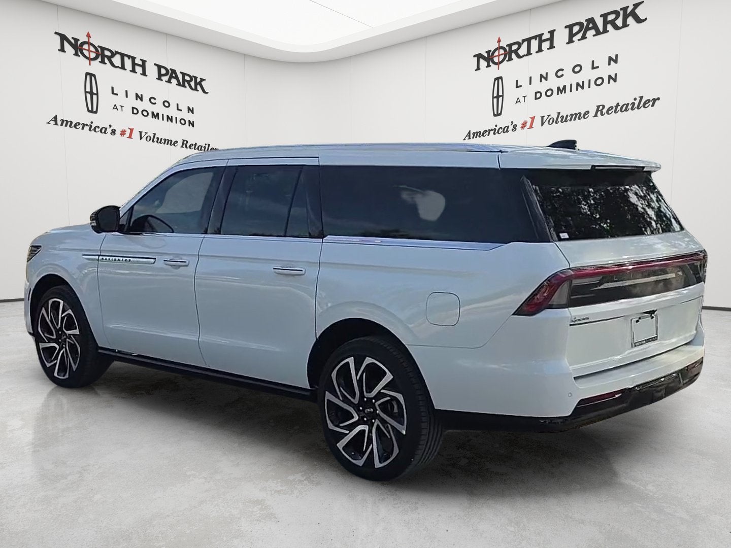 2027 Lincoln Navigator L Reserve