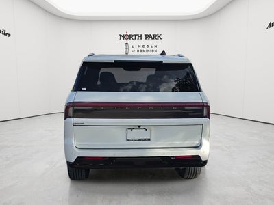 2027 Lincoln Navigator L Reserve