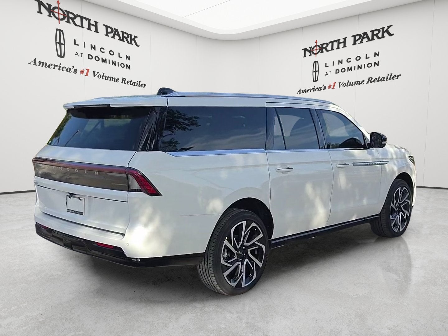 2027 Lincoln Navigator L Reserve