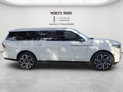 2027 Lincoln Navigator L Reserve