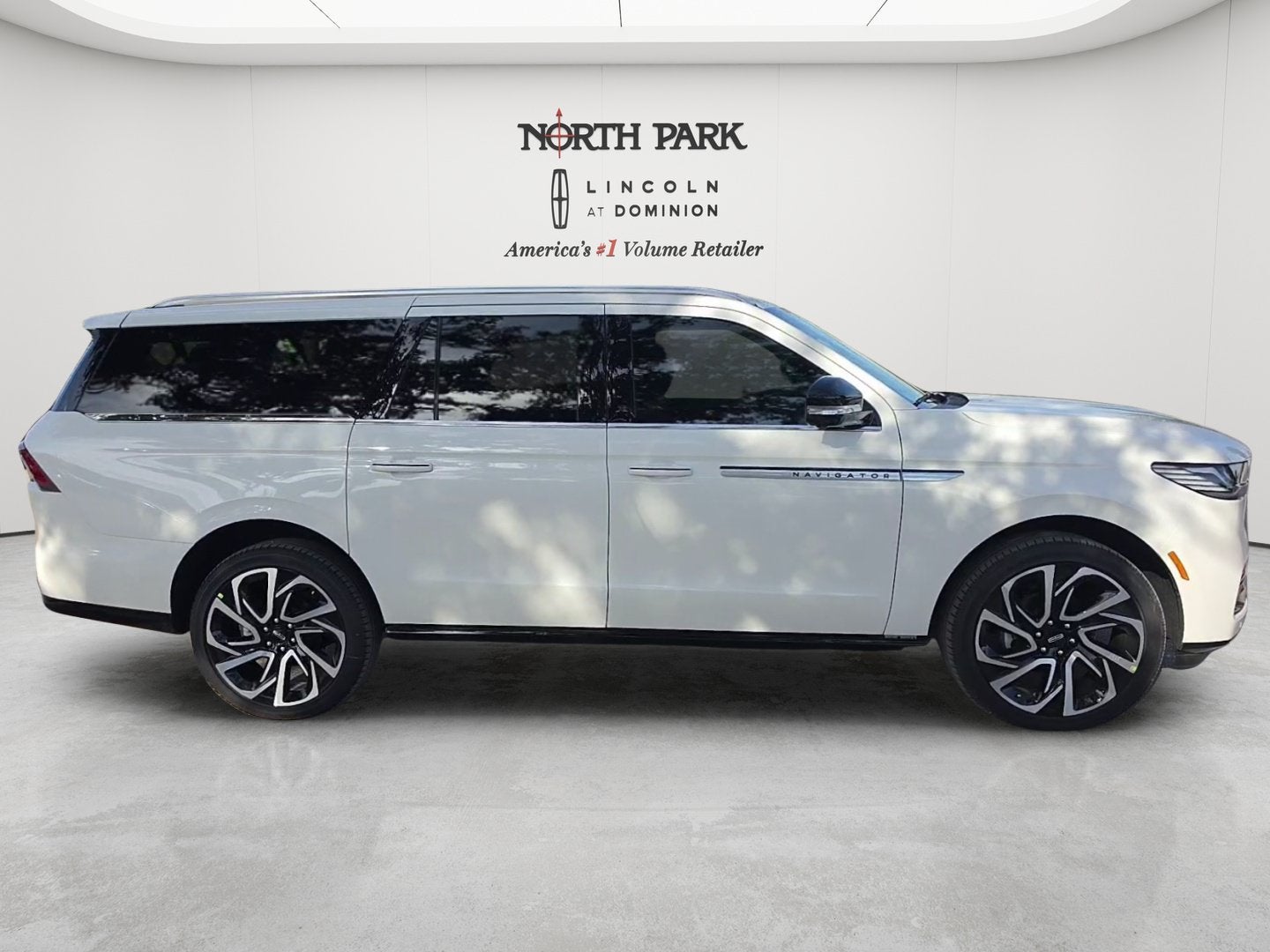 2027 Lincoln Navigator L Reserve
