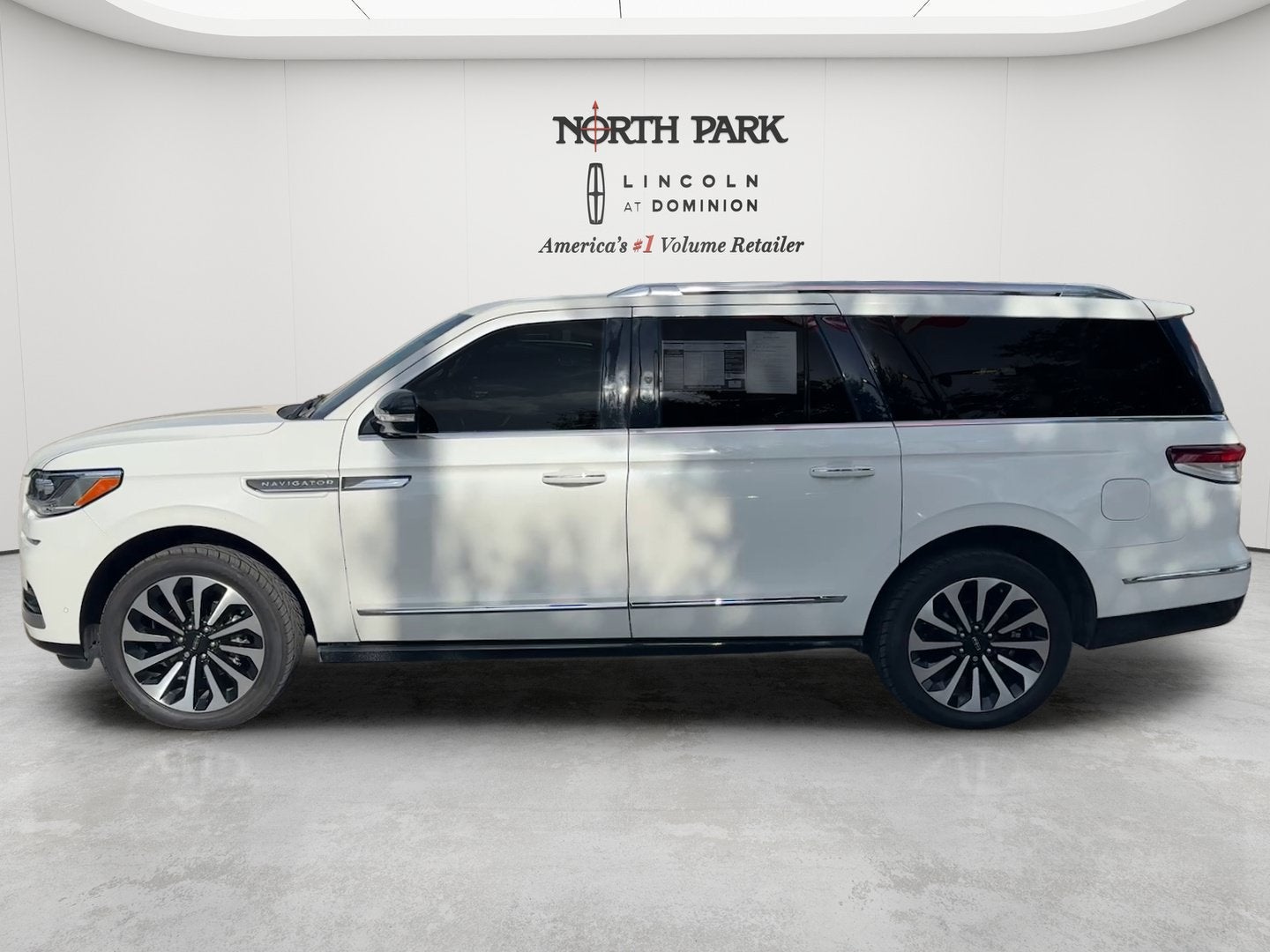 2023 Lincoln Navigator L Reserve