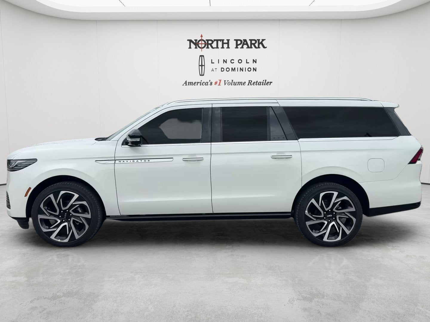 2027 Lincoln Navigator L Reserve