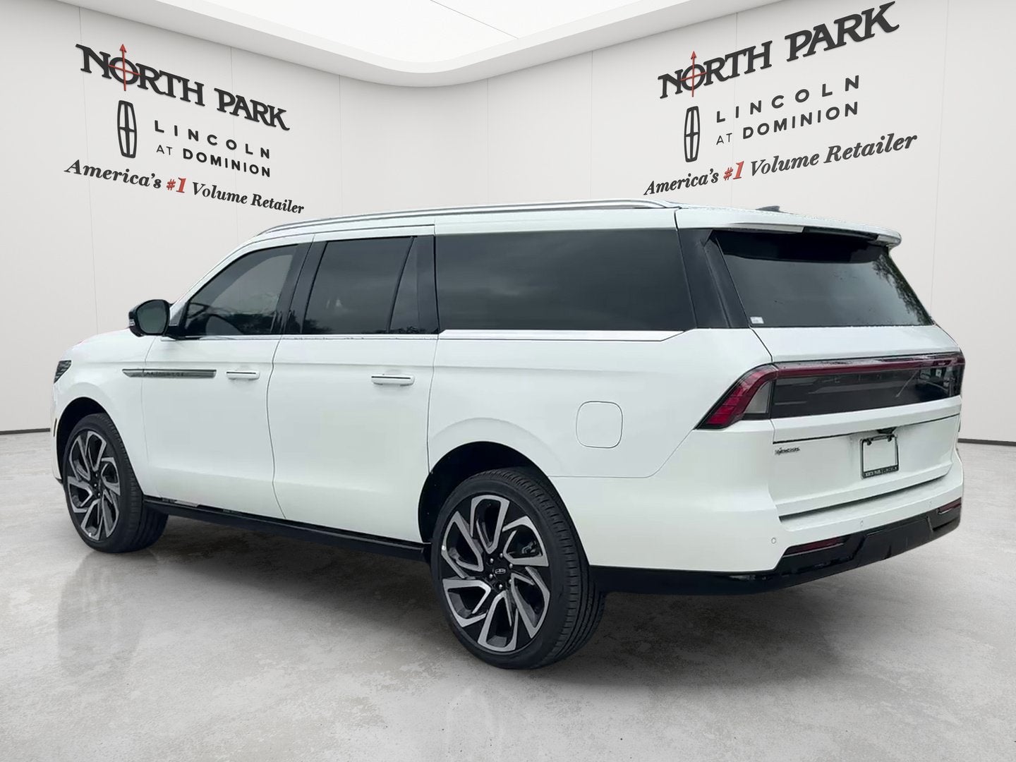 2027 Lincoln Navigator L Reserve