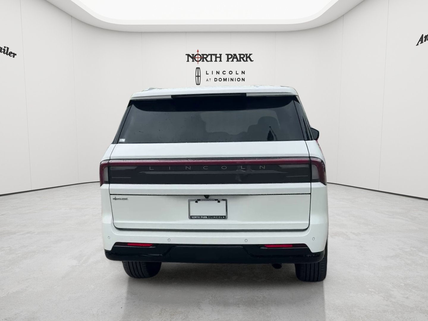 2027 Lincoln Navigator L Reserve