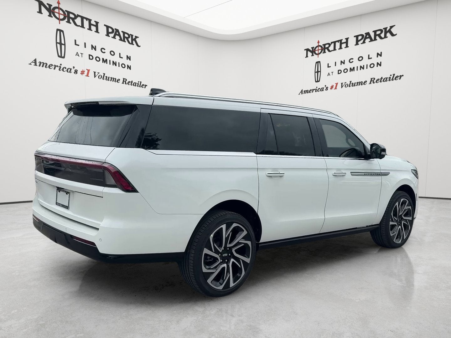 2027 Lincoln Navigator L Reserve