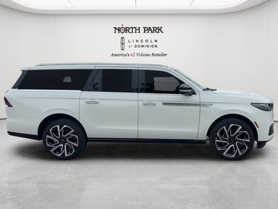 2027 Lincoln Navigator L Reserve