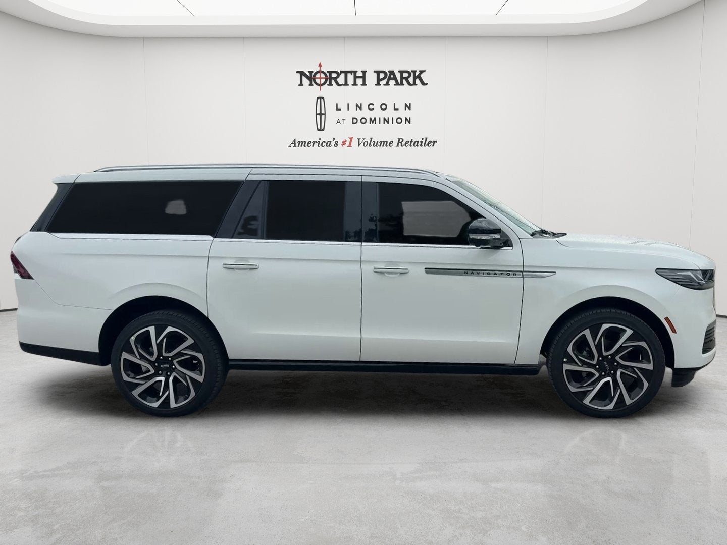 2027 Lincoln Navigator L Reserve