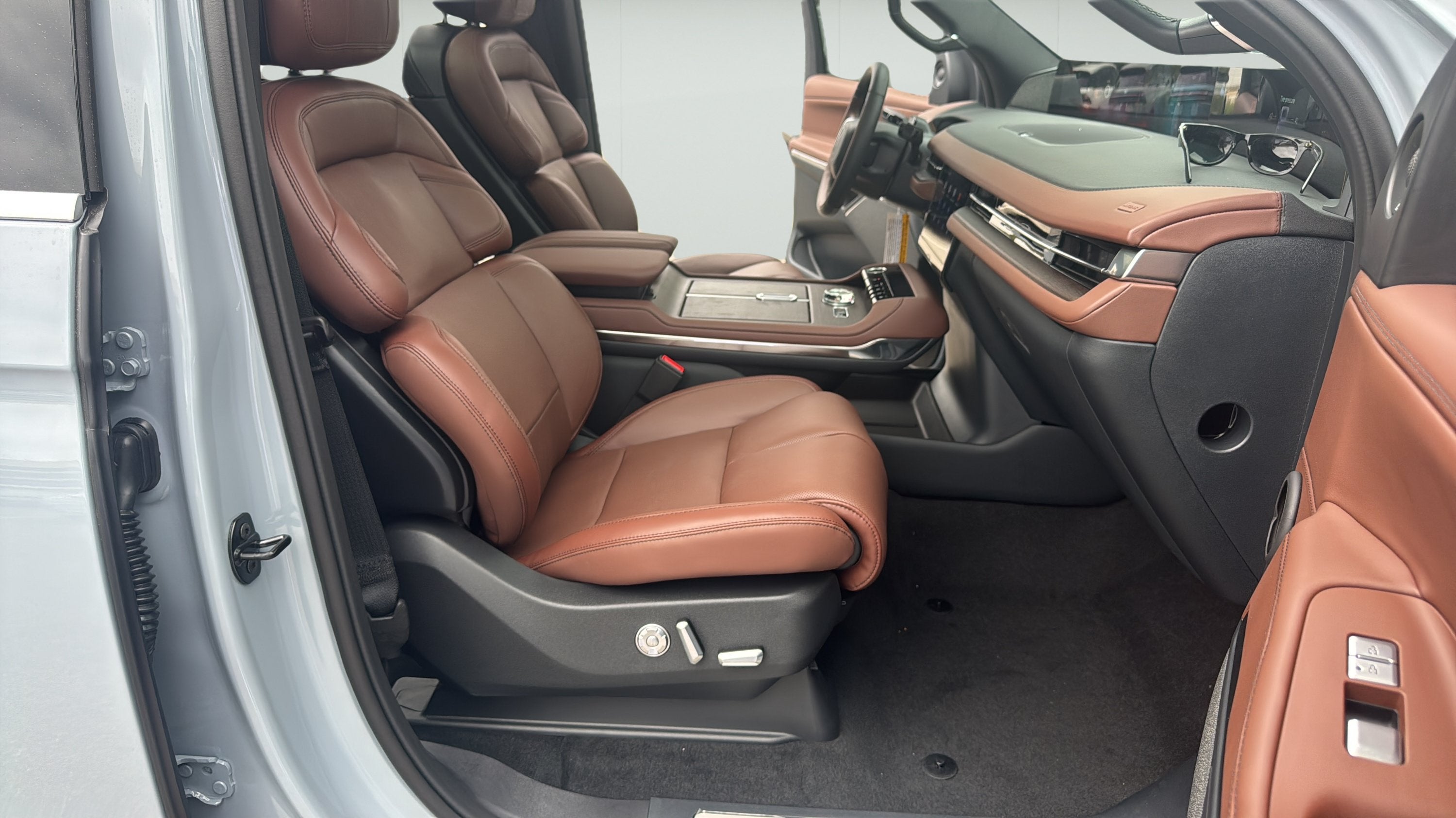 2027 Lincoln Navigator L Reserve