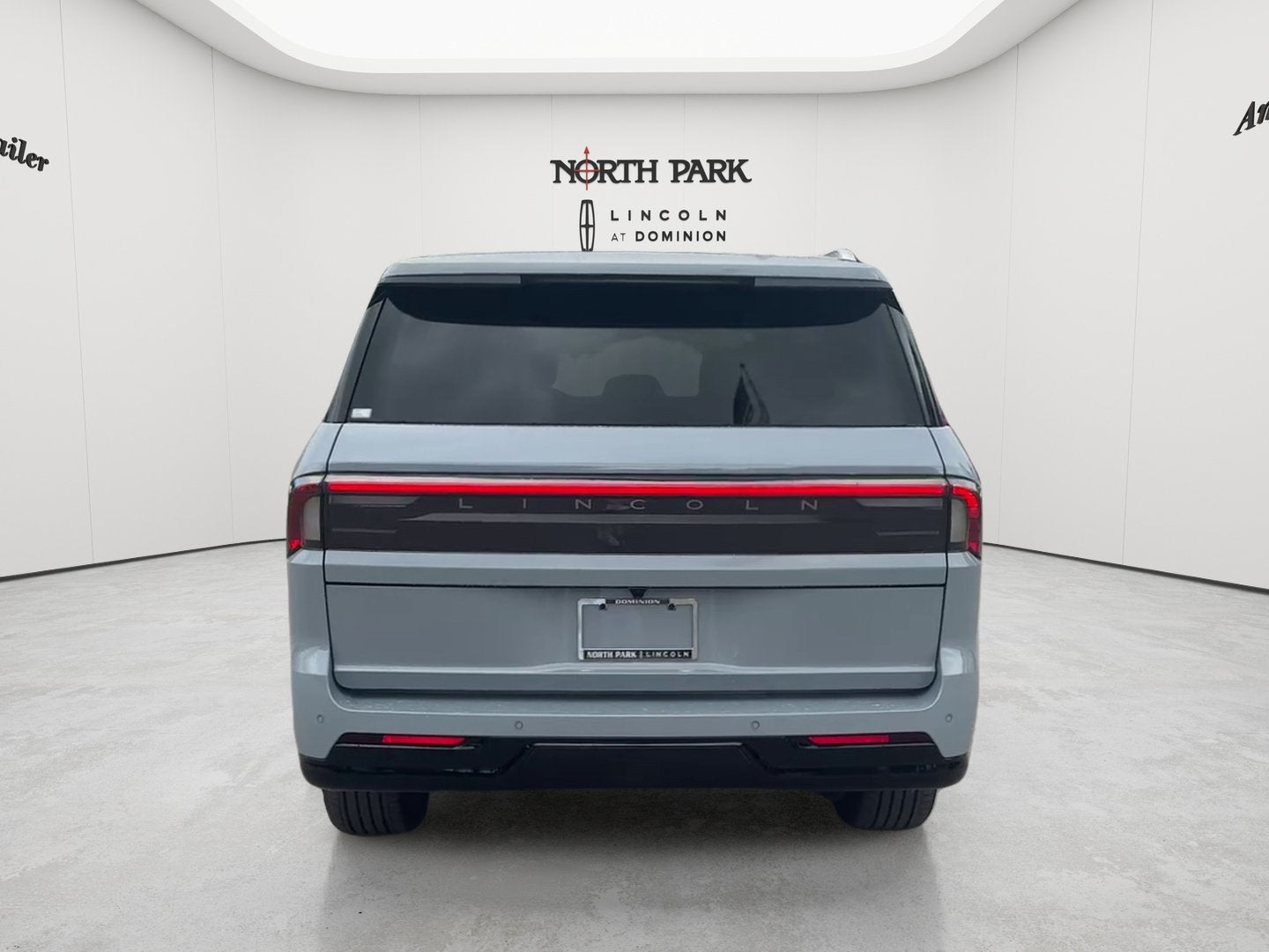 2027 Lincoln Navigator L Reserve