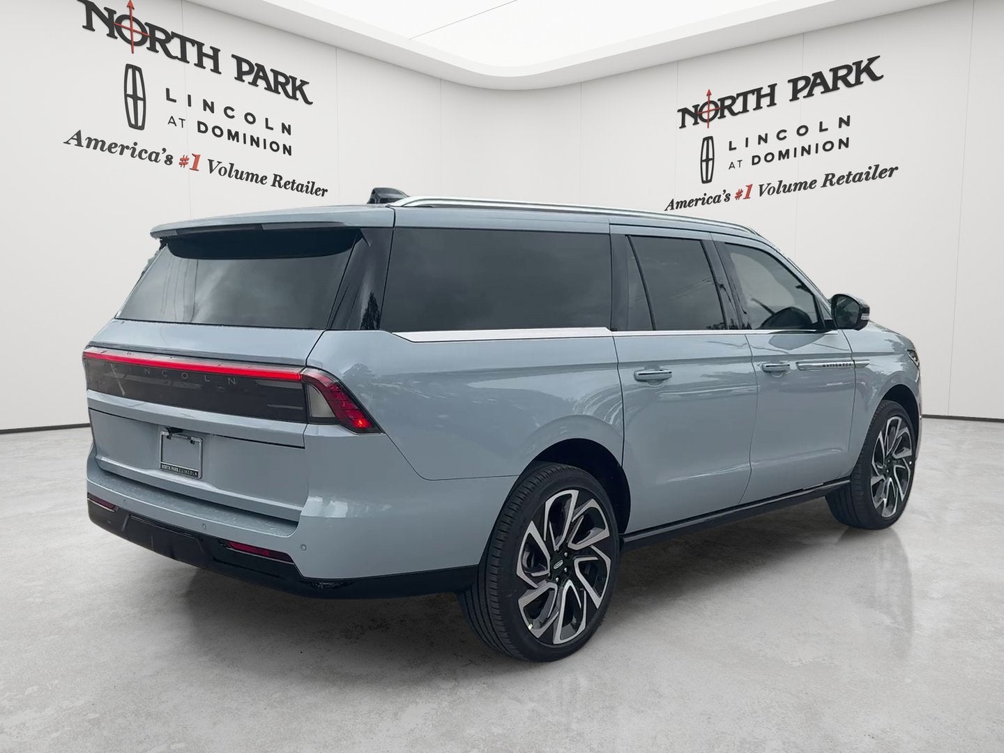 2027 Lincoln Navigator L Reserve