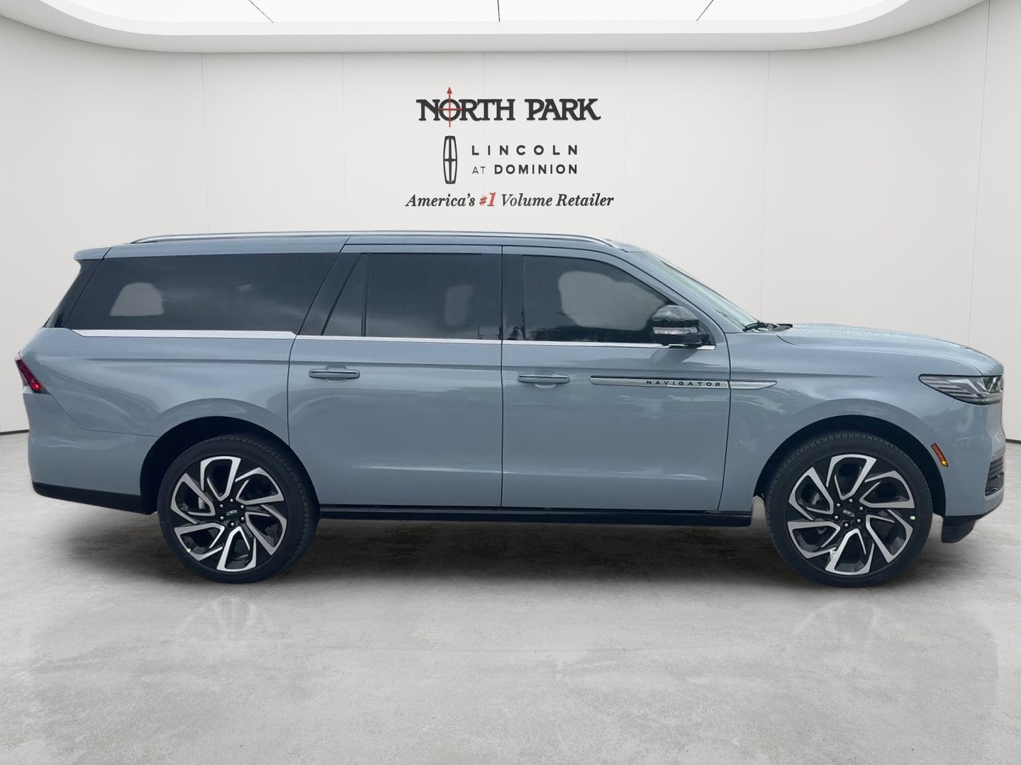 2027 Lincoln Navigator L Reserve