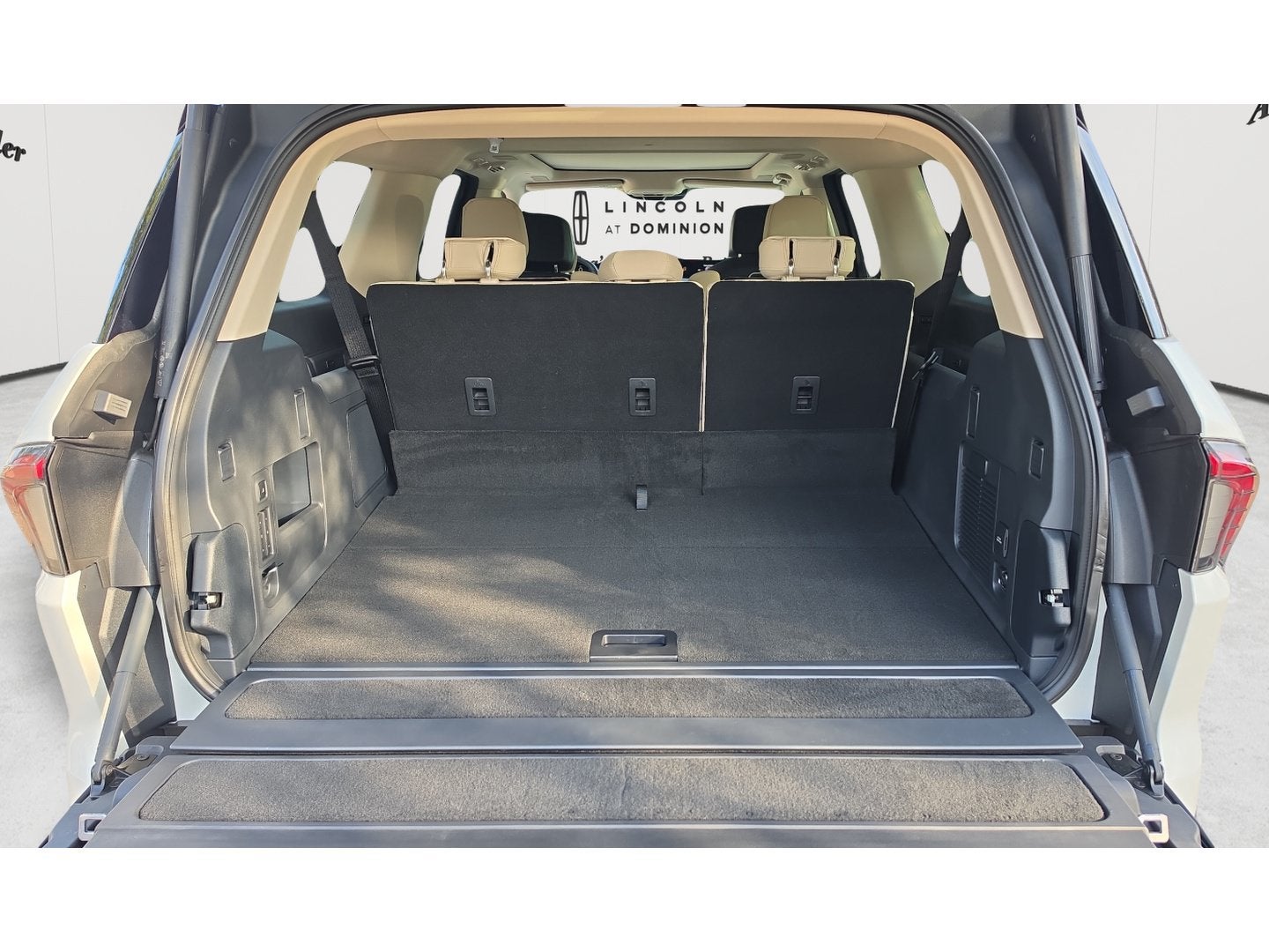 2027 Lincoln Navigator L Reserve