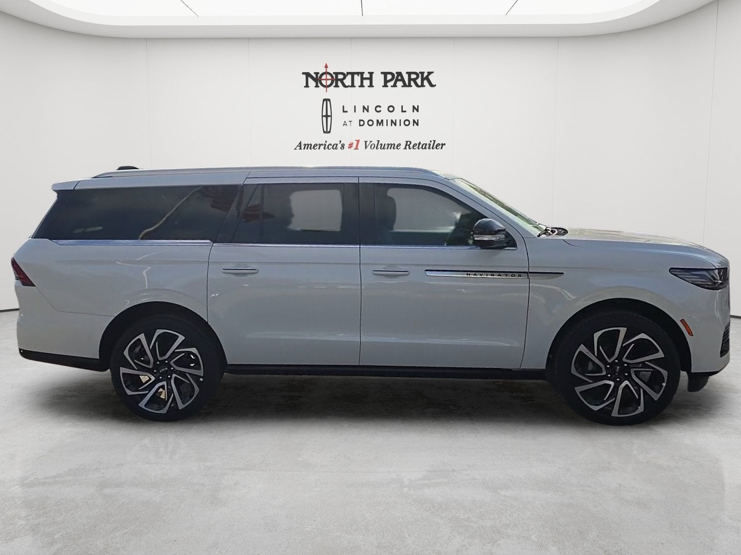 2027 Lincoln Navigator L Reserve
