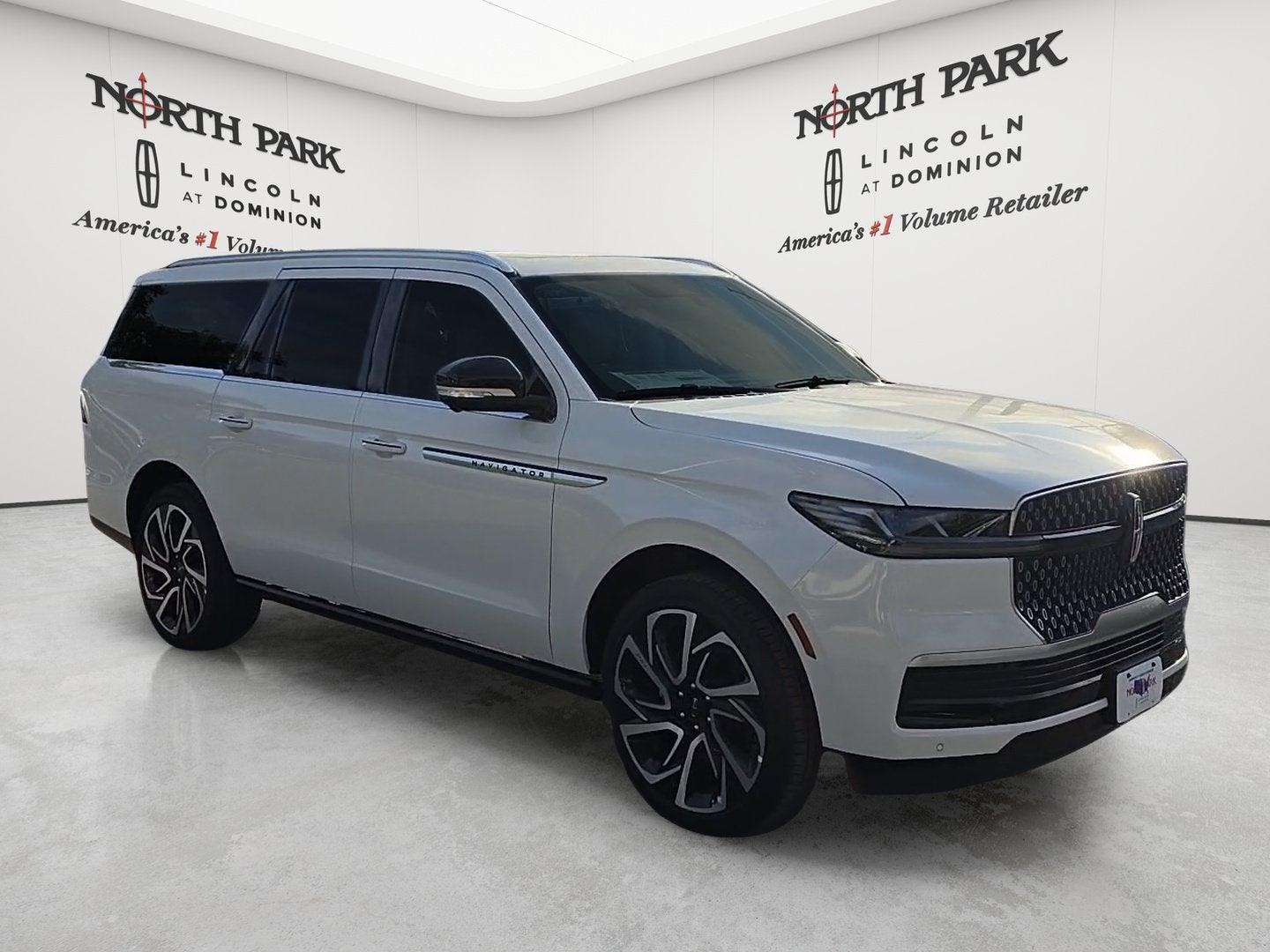 2027 Lincoln Navigator L Reserve