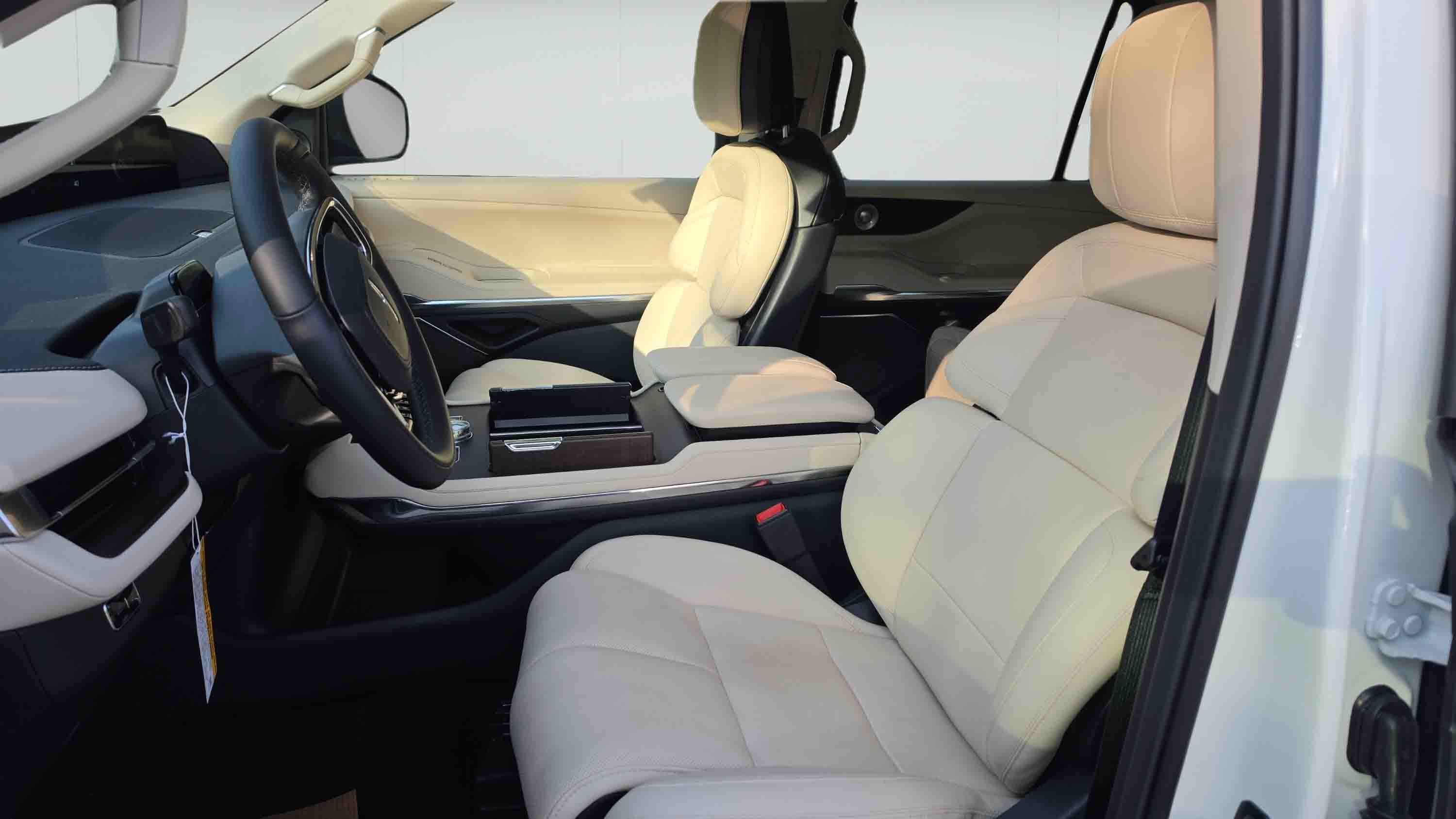 2027 Lincoln Navigator L Reserve