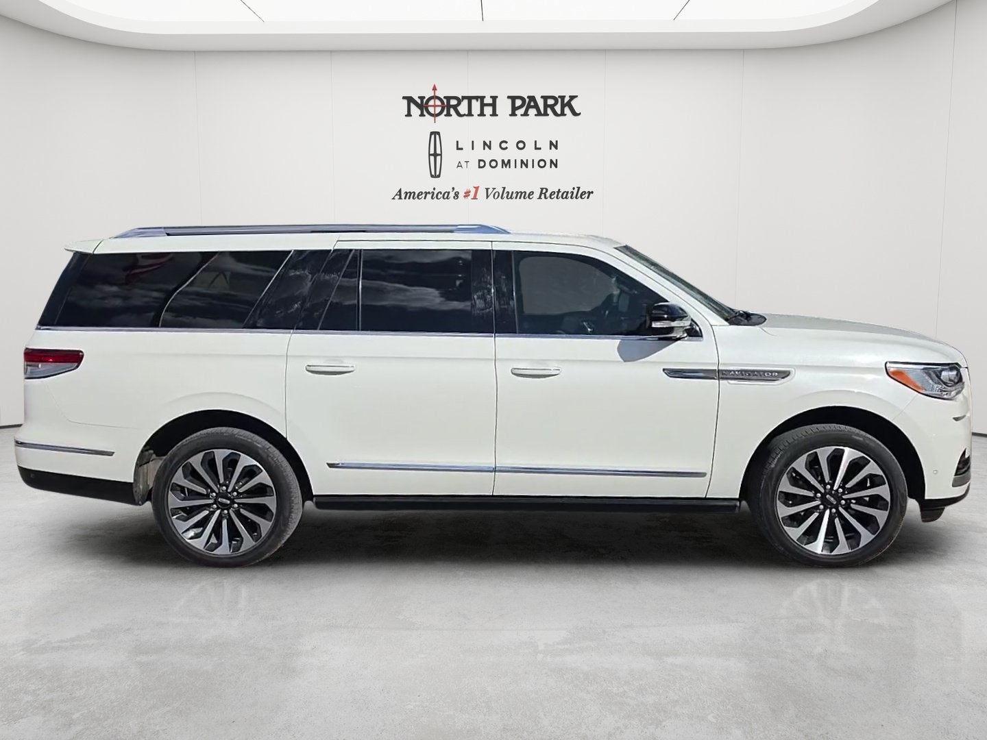 2023 Lincoln Navigator L Reserve