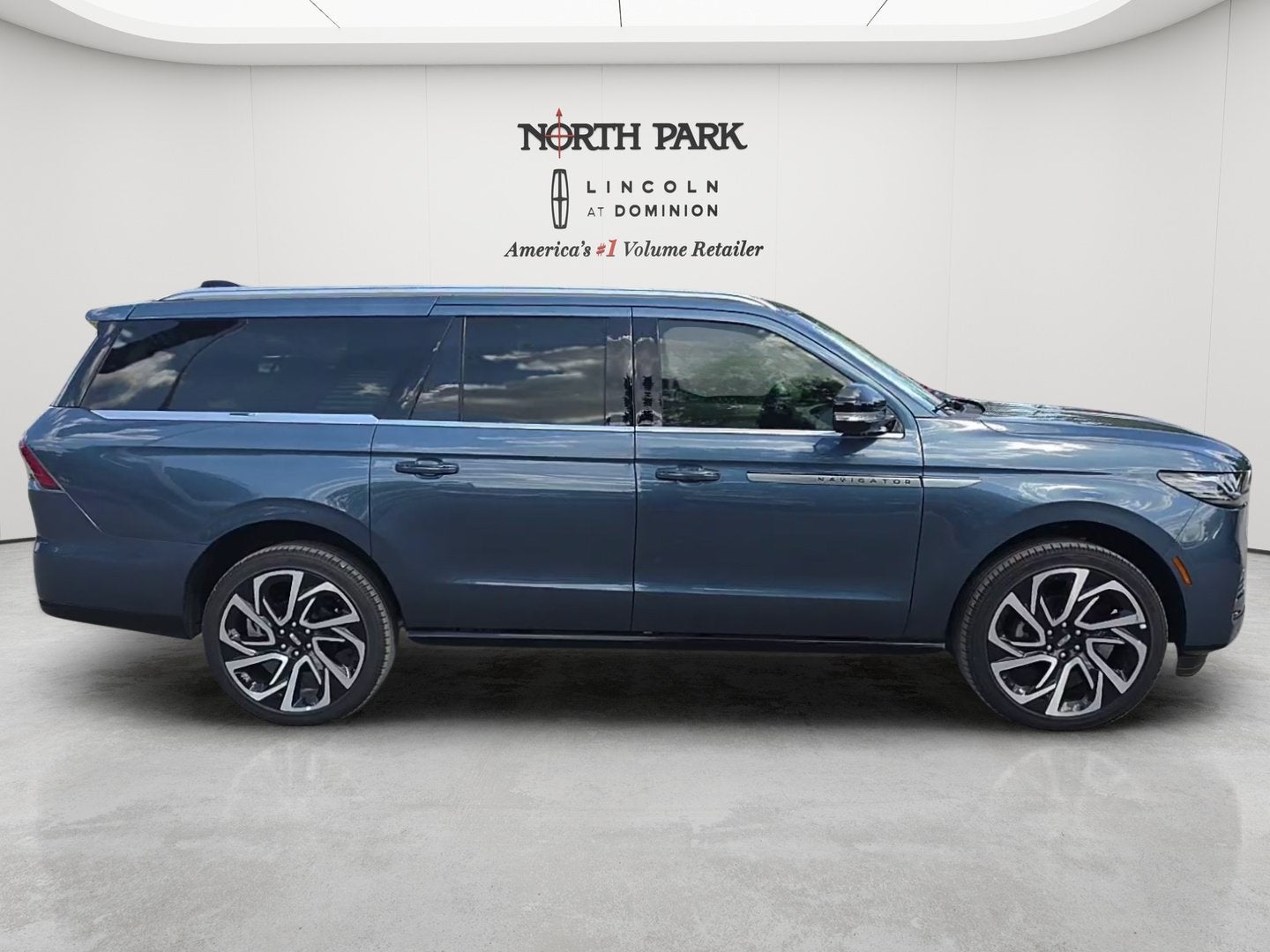 2027 Lincoln Navigator L Reserve