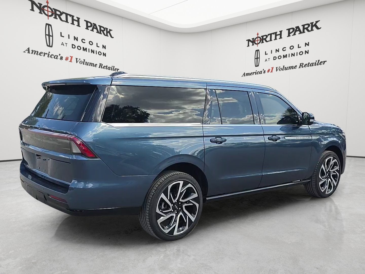 2027 Lincoln Navigator L Reserve