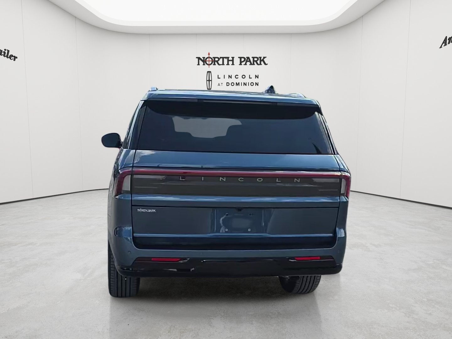 2027 Lincoln Navigator L Reserve