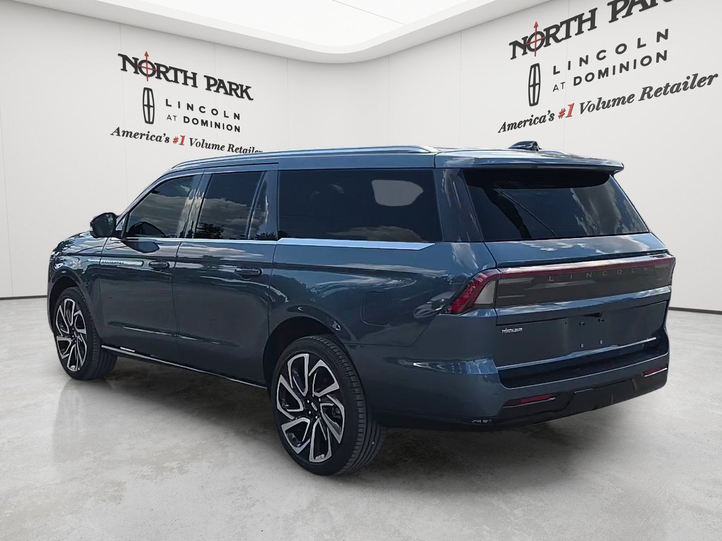 2027 Lincoln Navigator L Reserve