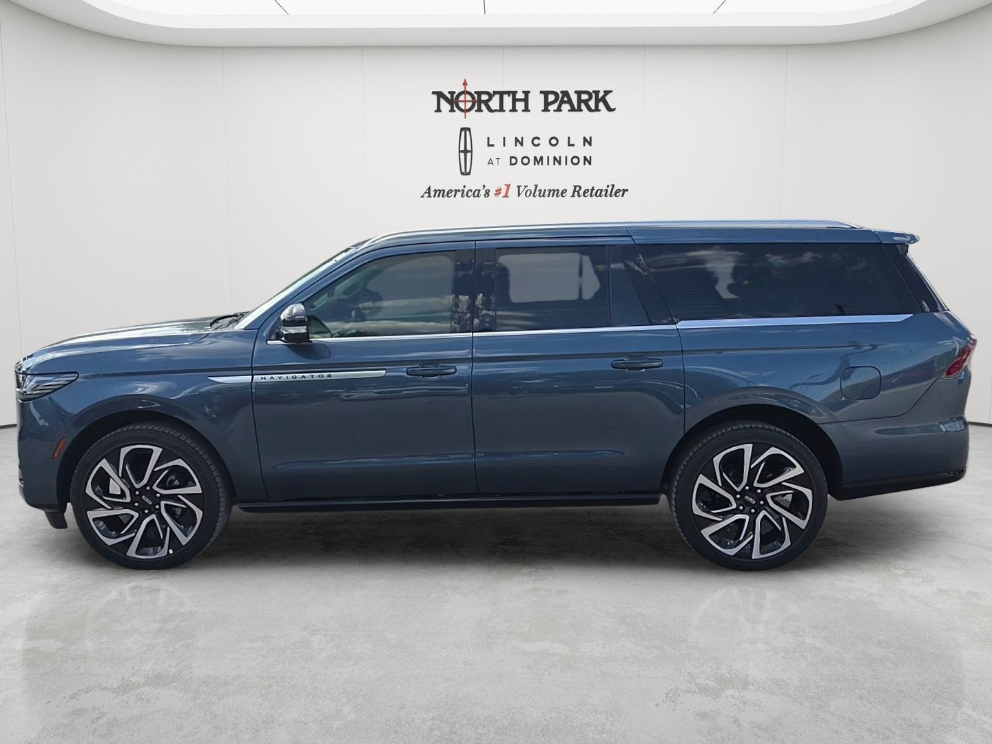 2027 Lincoln Navigator L Reserve