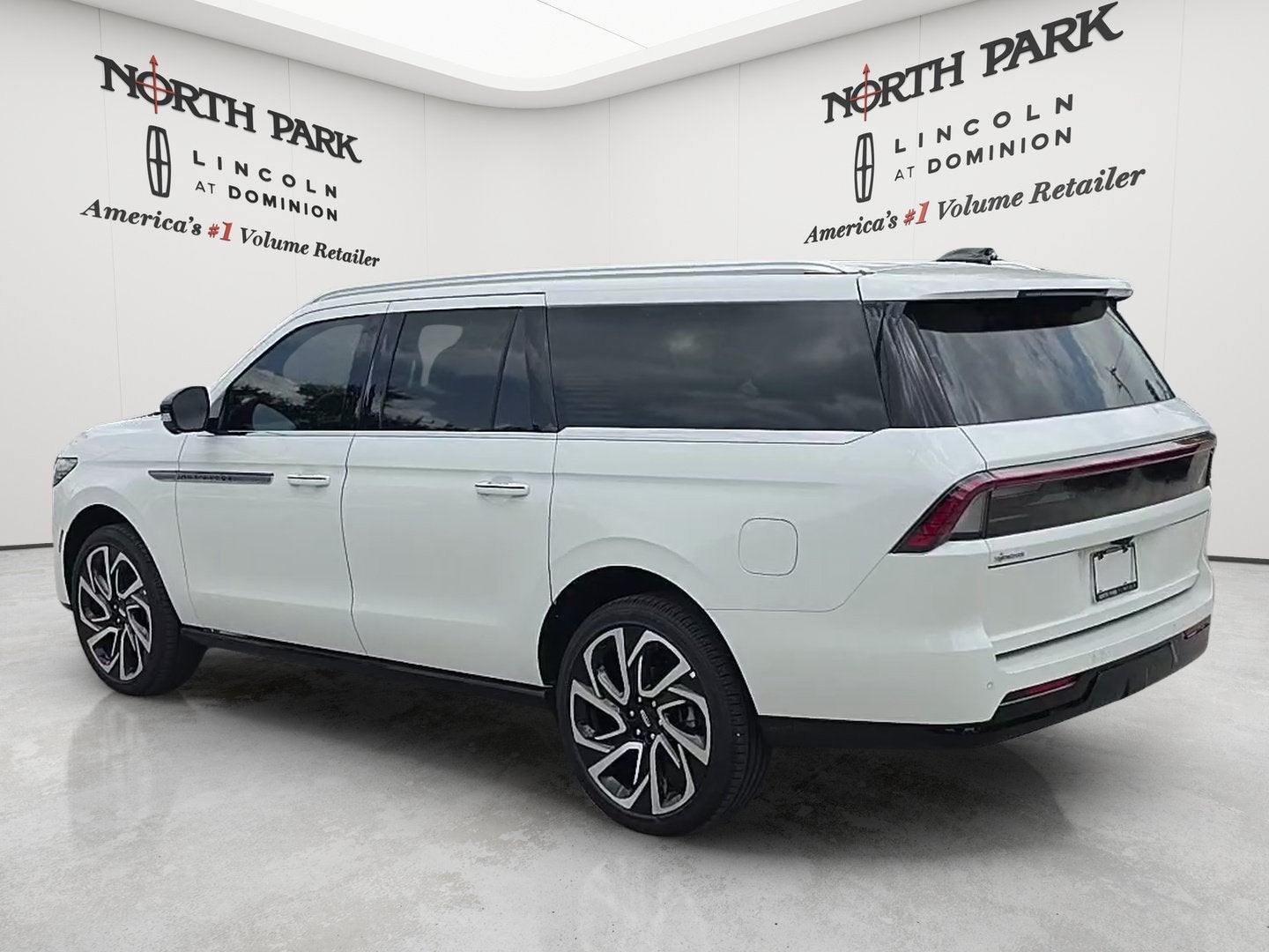 2027 Lincoln Navigator L Reserve