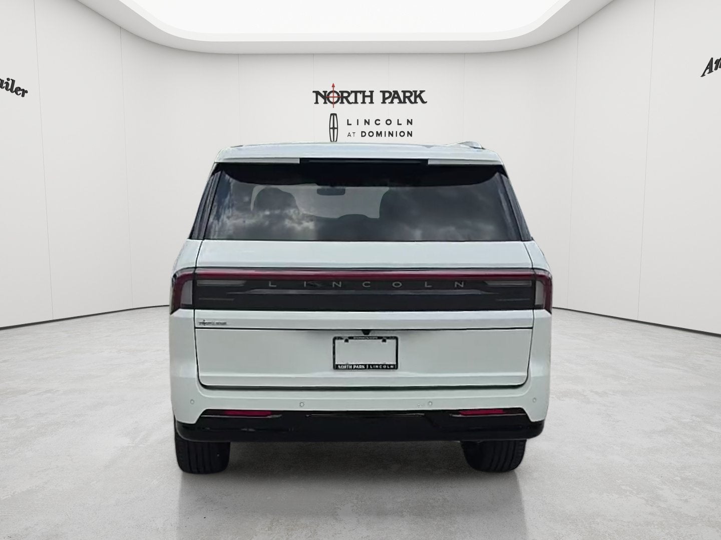 2027 Lincoln Navigator L Reserve