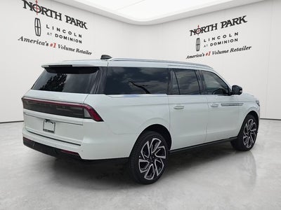 2027 Lincoln Navigator L Reserve
