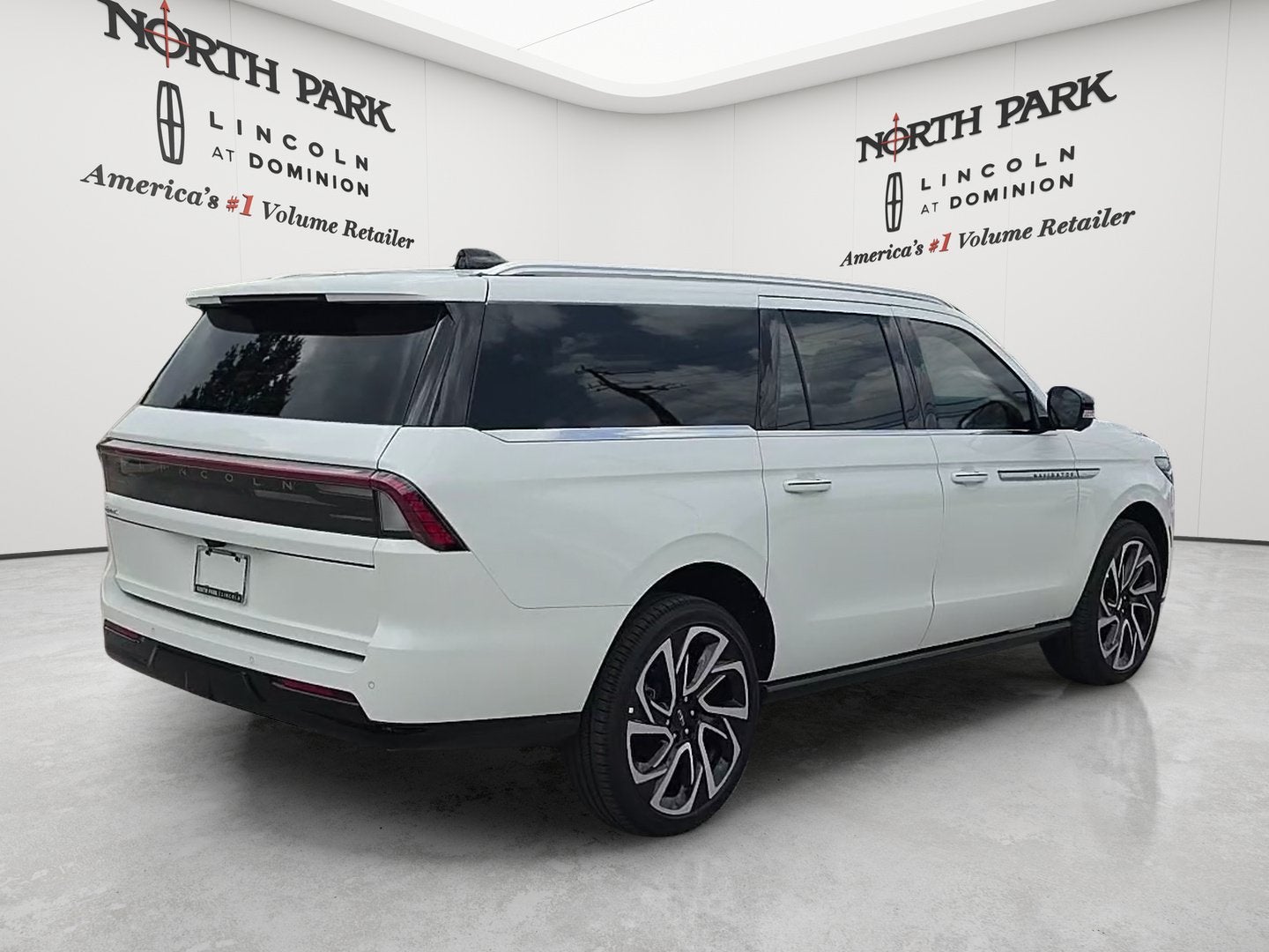 2027 Lincoln Navigator L Reserve