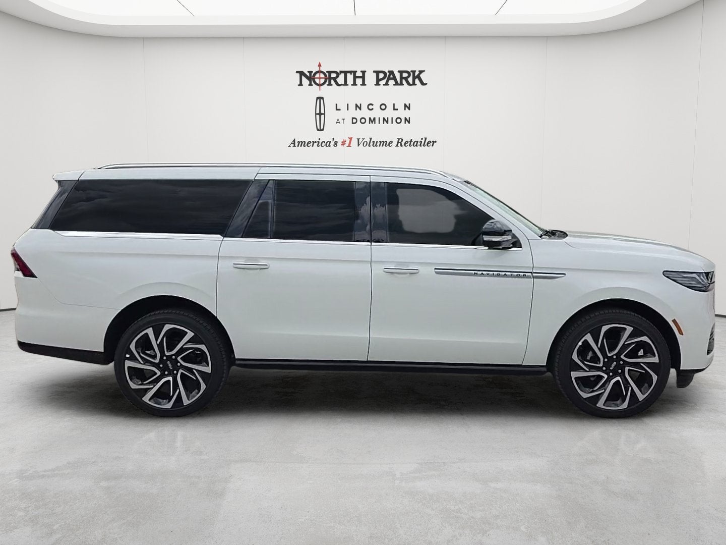 2027 Lincoln Navigator L Reserve