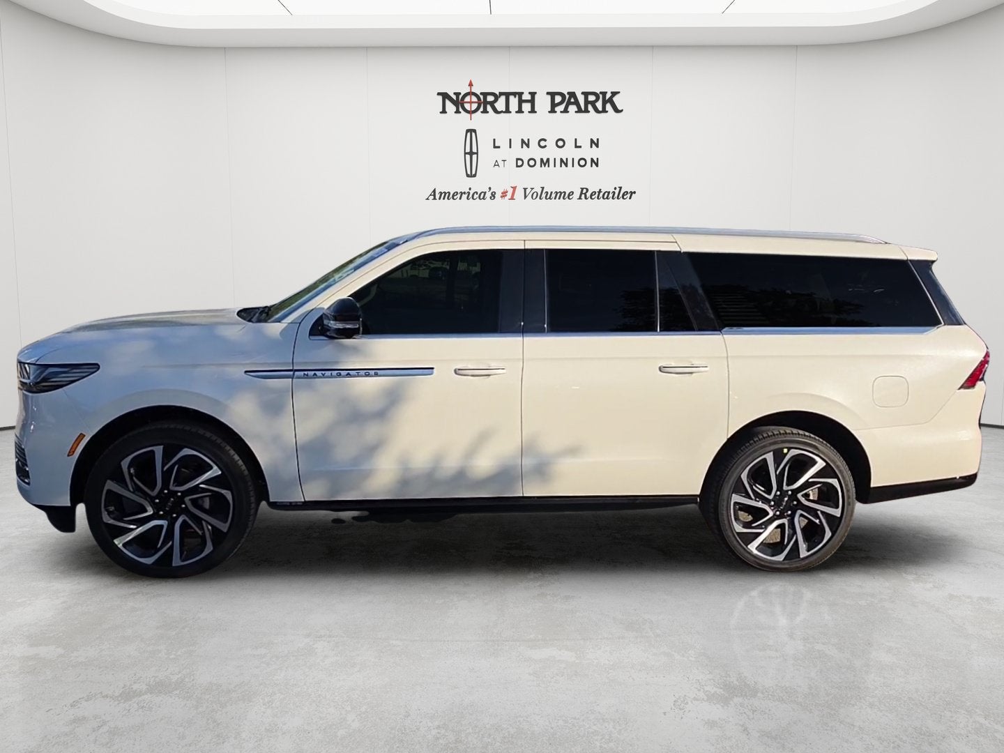 2027 Lincoln Navigator L Reserve