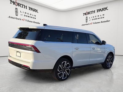 2027 Lincoln Navigator L Reserve