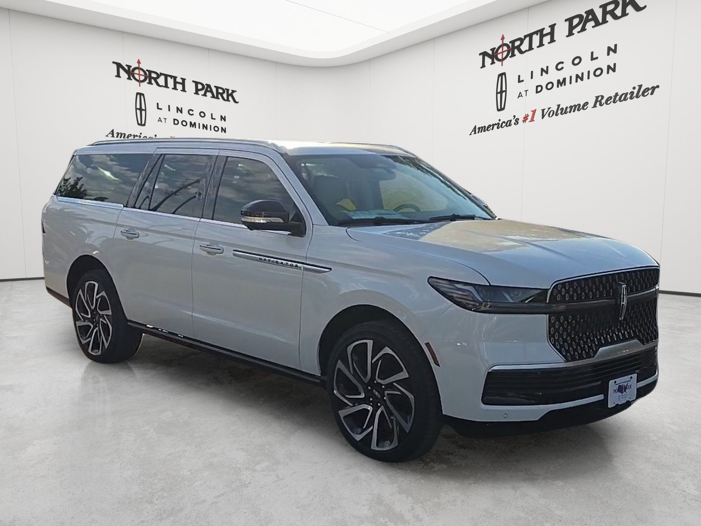 2027 Lincoln Navigator L Reserve