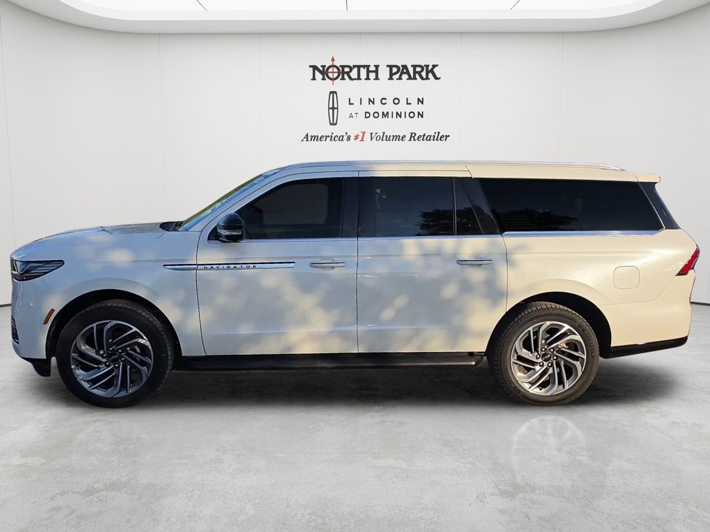 2027 Lincoln Navigator L Premiere