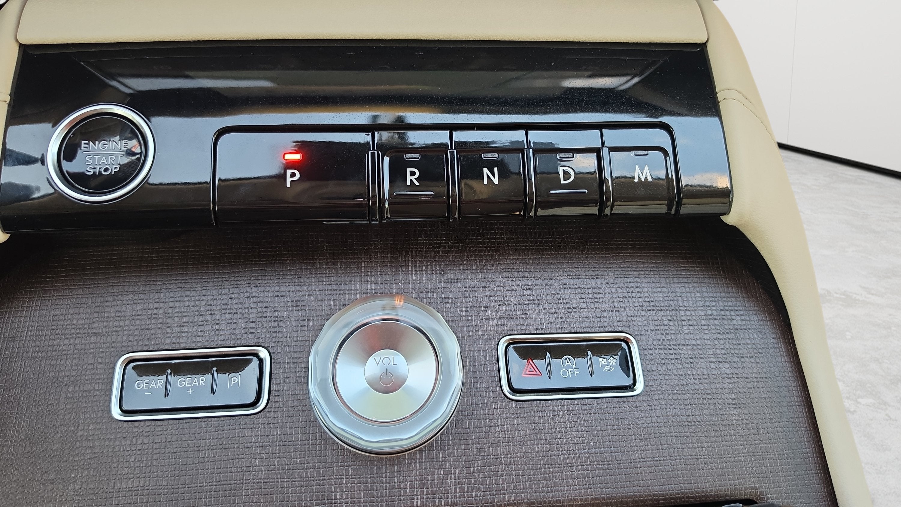 2027 Lincoln Navigator L Premiere