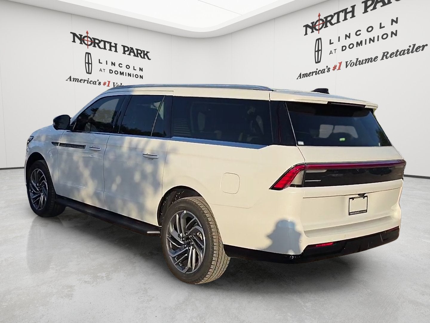 2027 Lincoln Navigator L Premiere