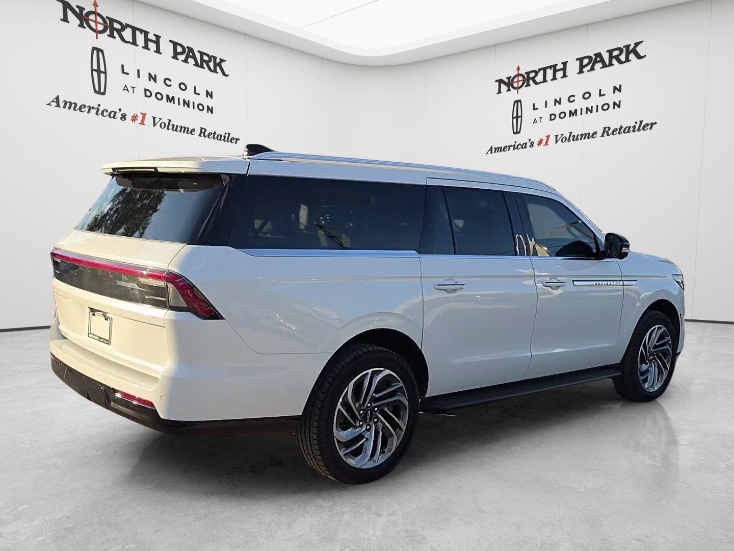 2027 Lincoln Navigator L Premiere