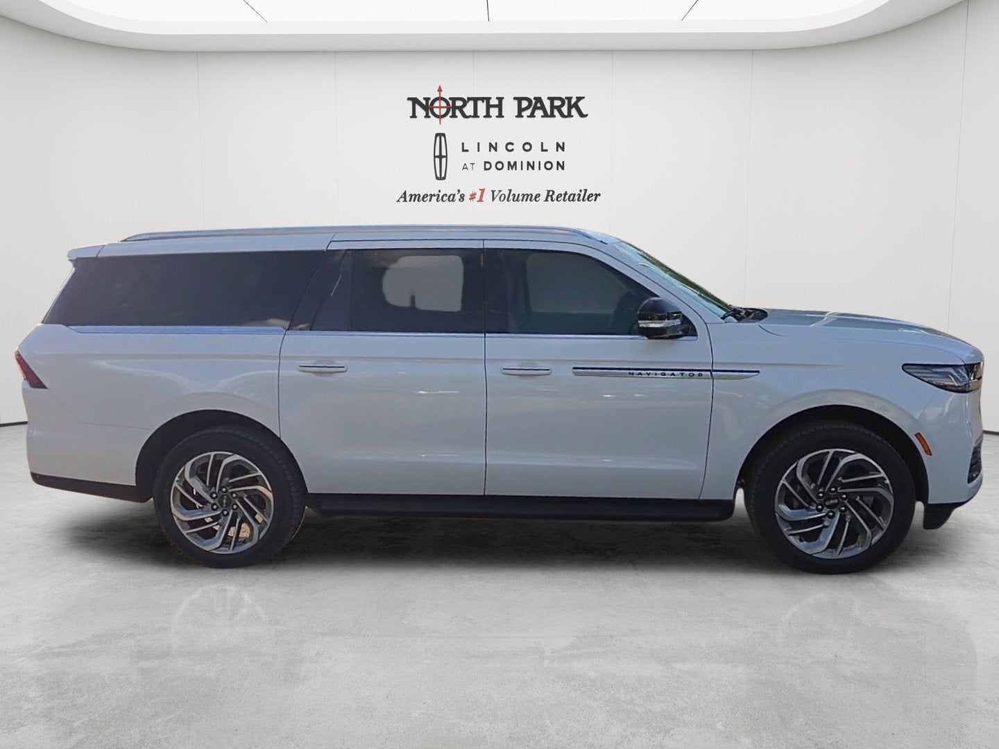 2027 Lincoln Navigator L Premiere