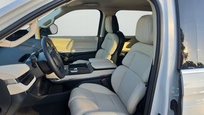 2027 Lincoln Navigator L Premiere