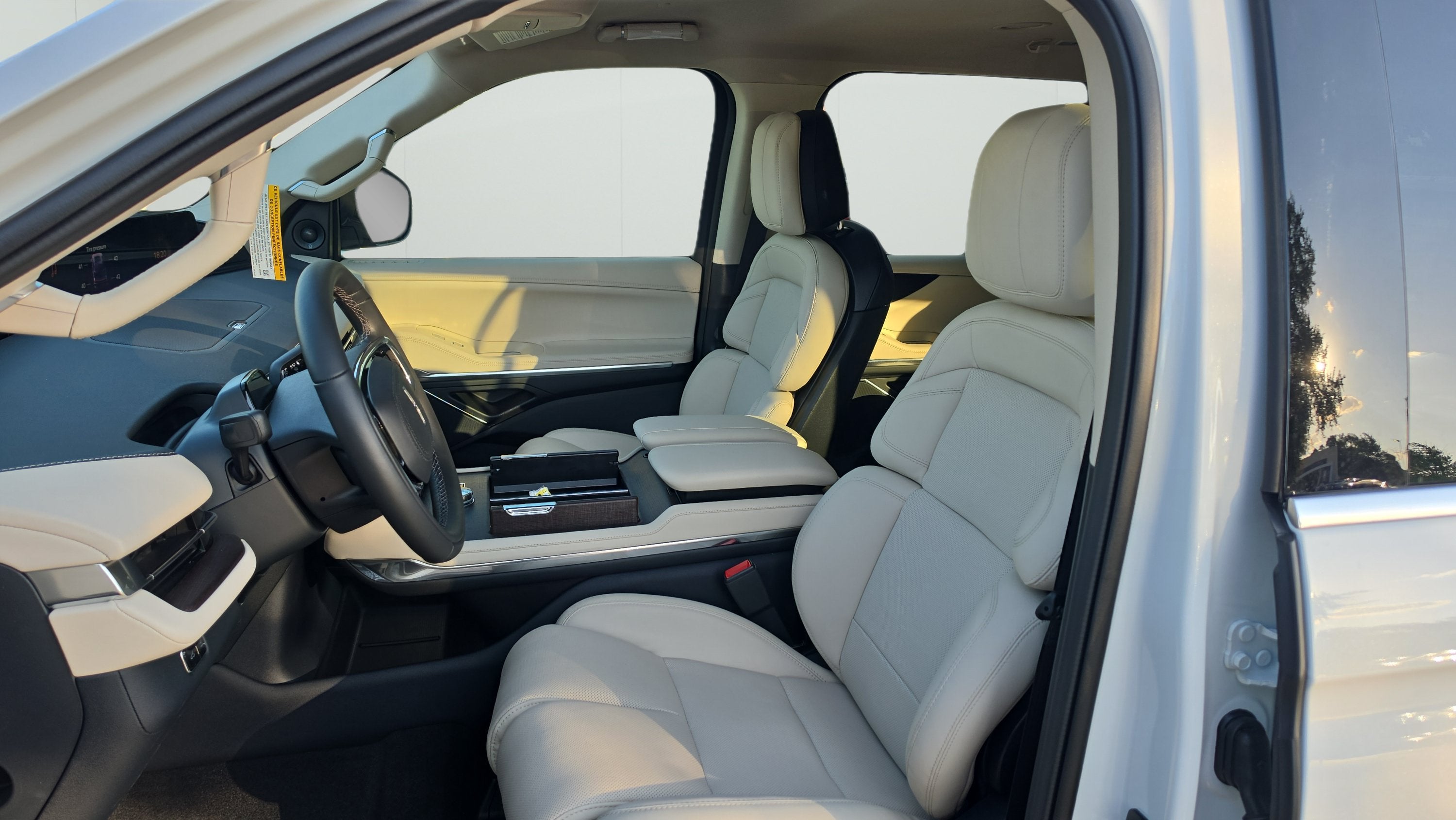 2027 Lincoln Navigator L Premiere