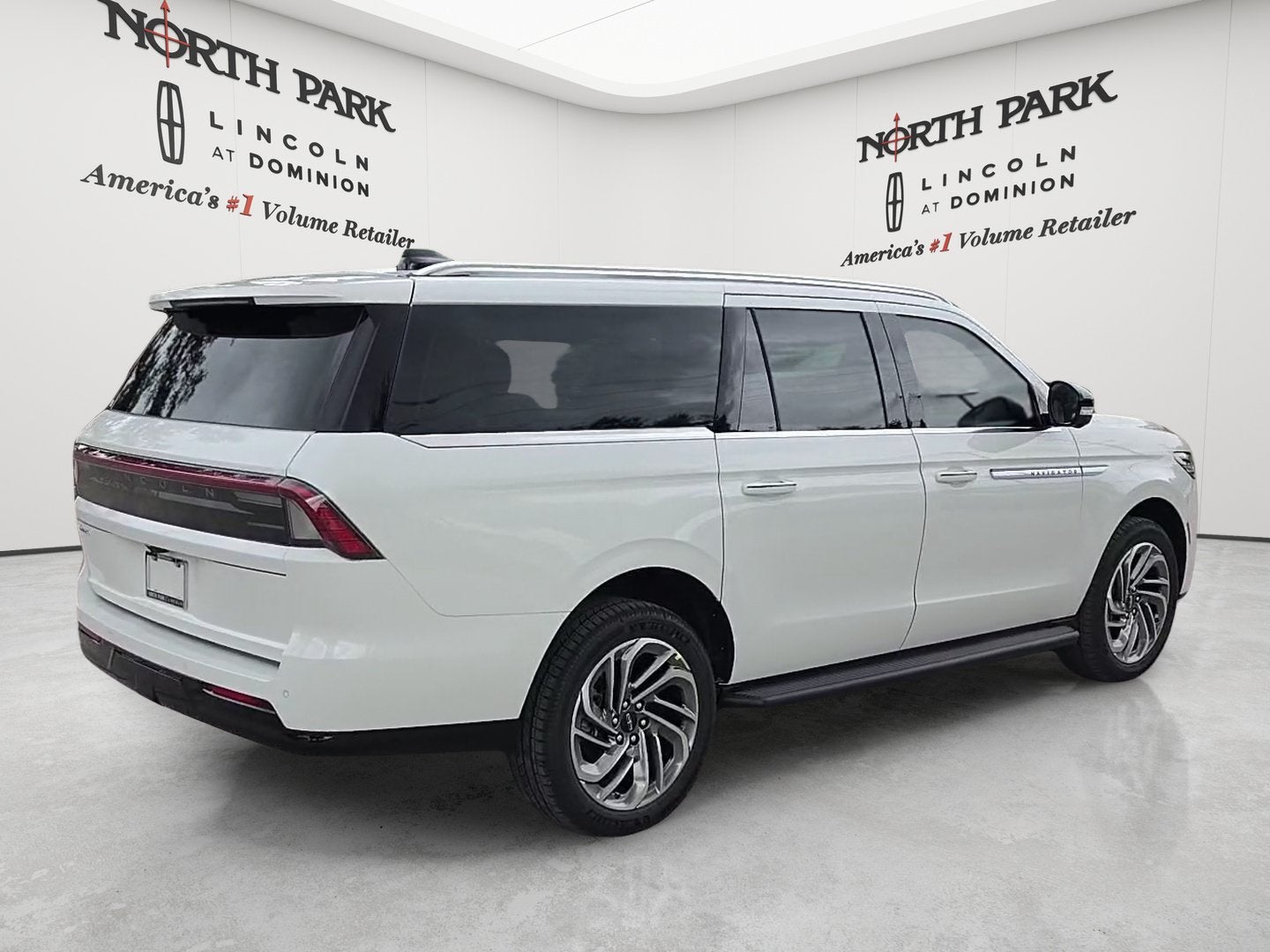 2027 Lincoln Navigator L Premiere