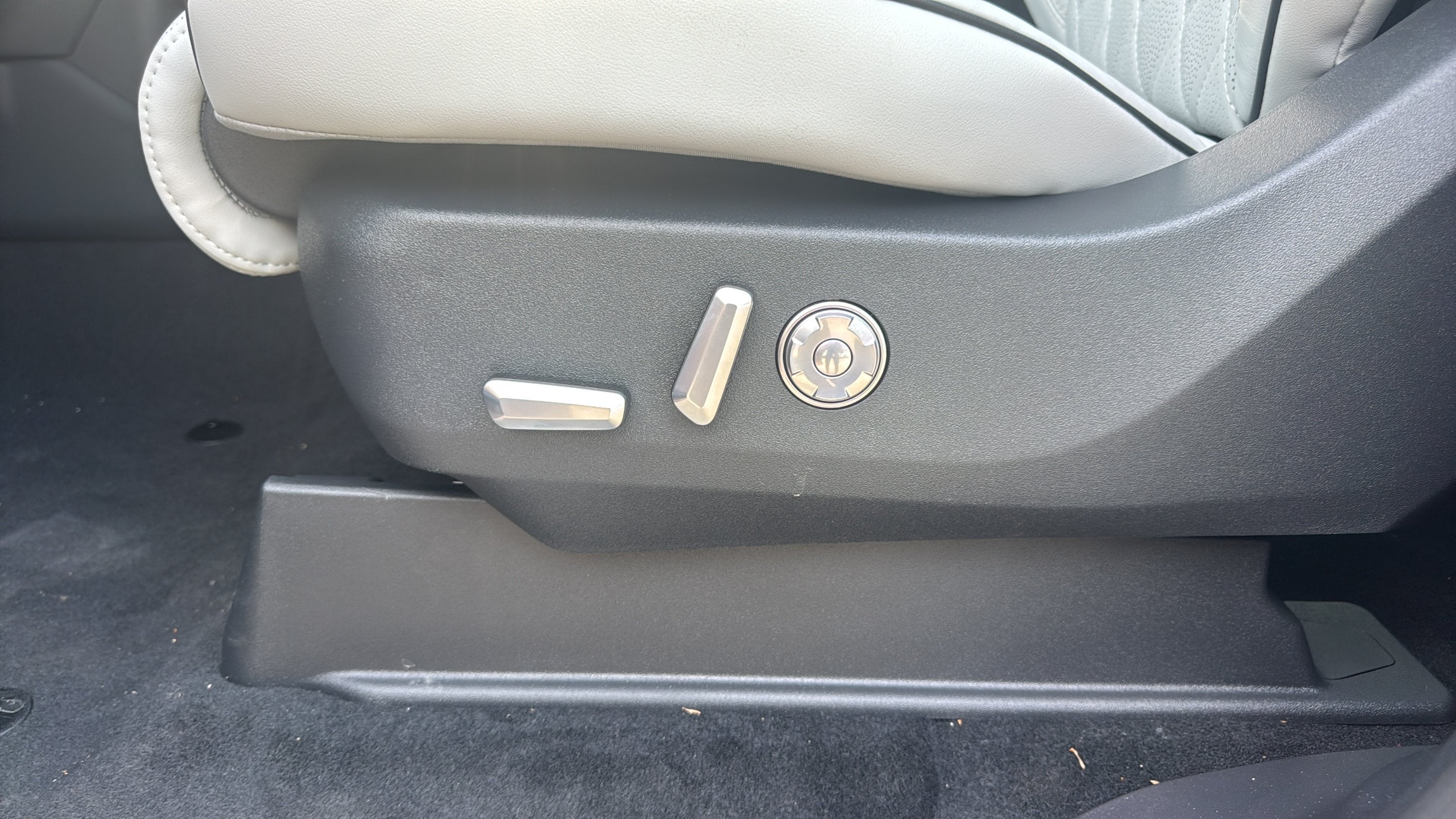 2027 Lincoln Navigator L Black Label