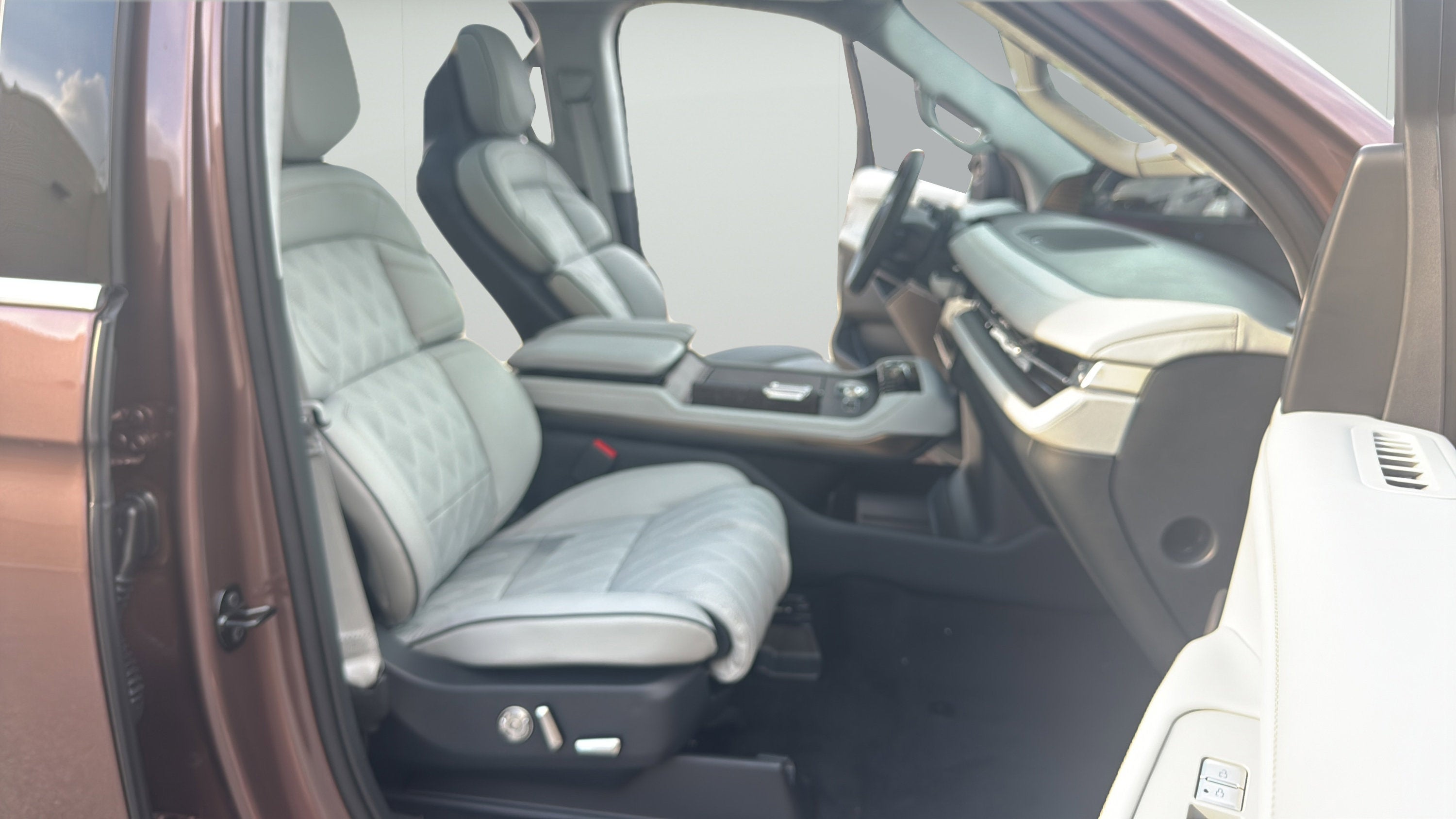 2027 Lincoln Navigator L Black Label