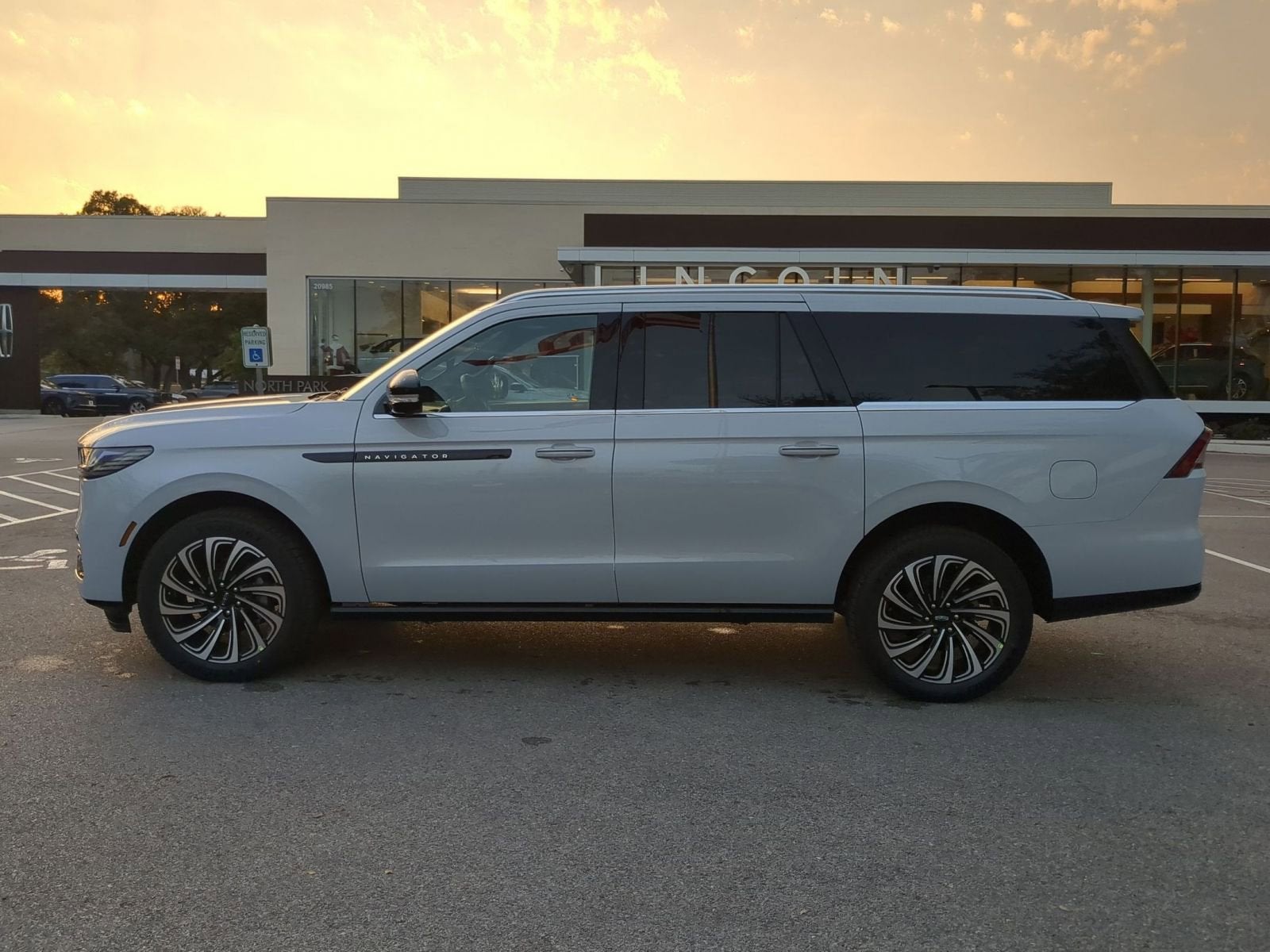 2025 Lincoln Navigator L Black Label
