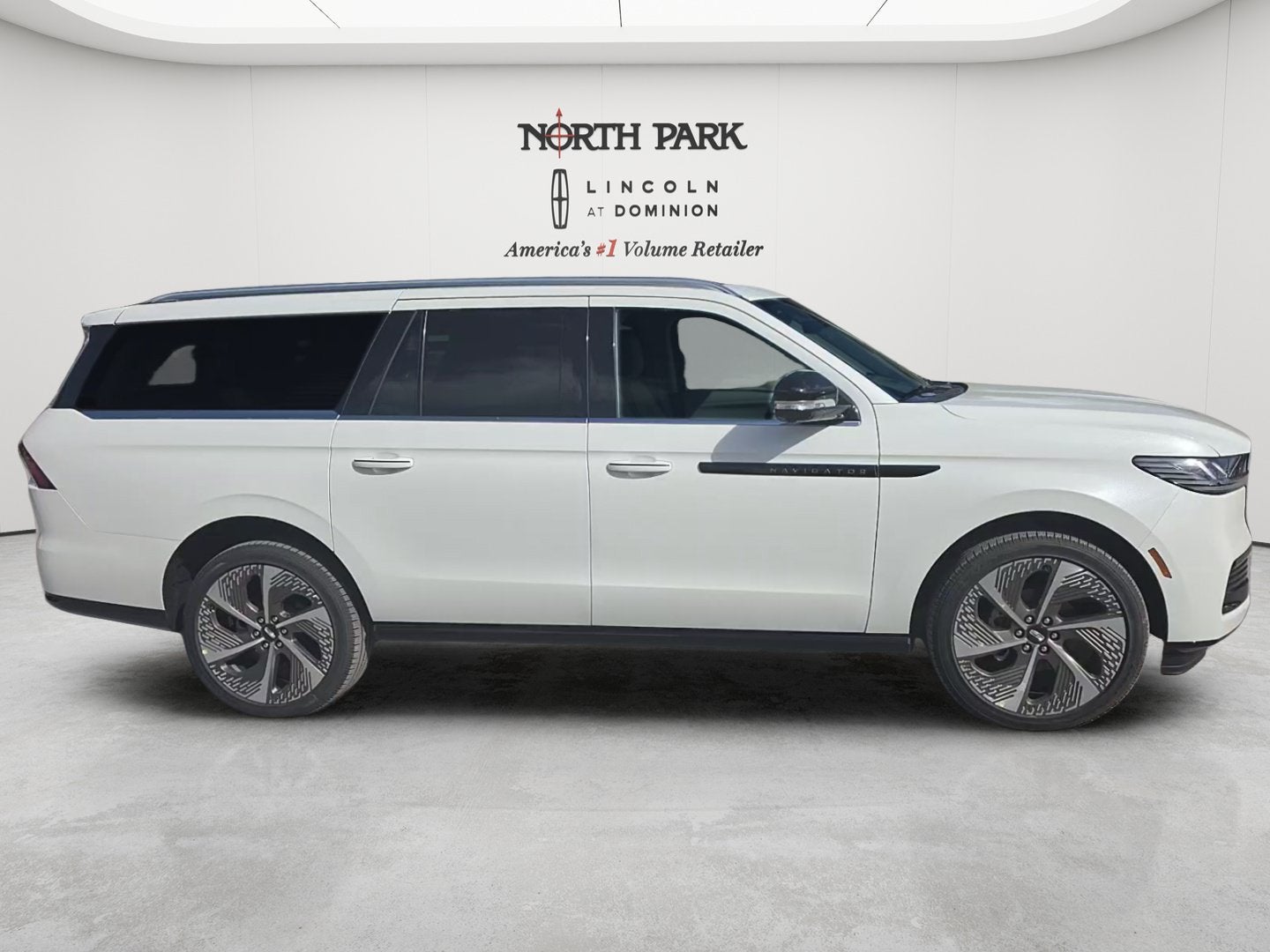 2027 Lincoln Navigator L Black Label