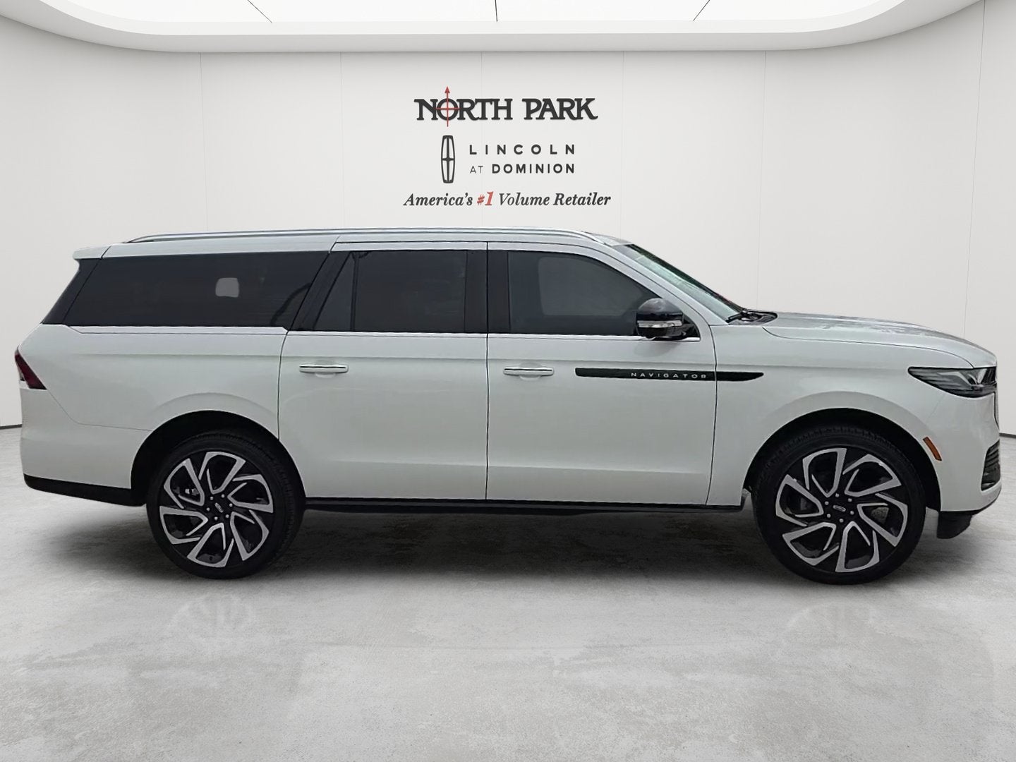 2027 Lincoln Navigator L Black Label